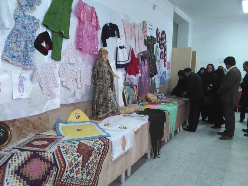 افتتاح نمایشگاه دست ساخته های دانش آموزان در هرسین+تصویر