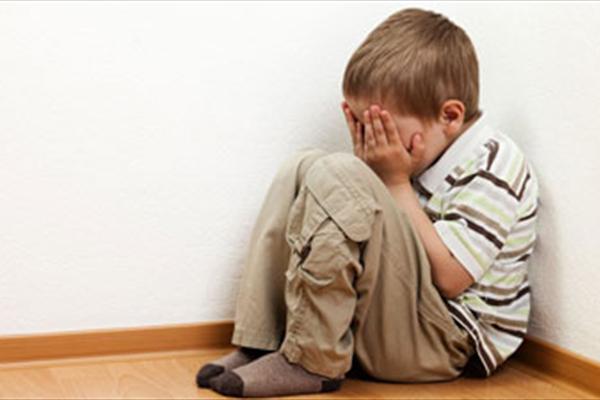 با کودکان گوشه‌ گیر چگونه رفتار کنیم؟