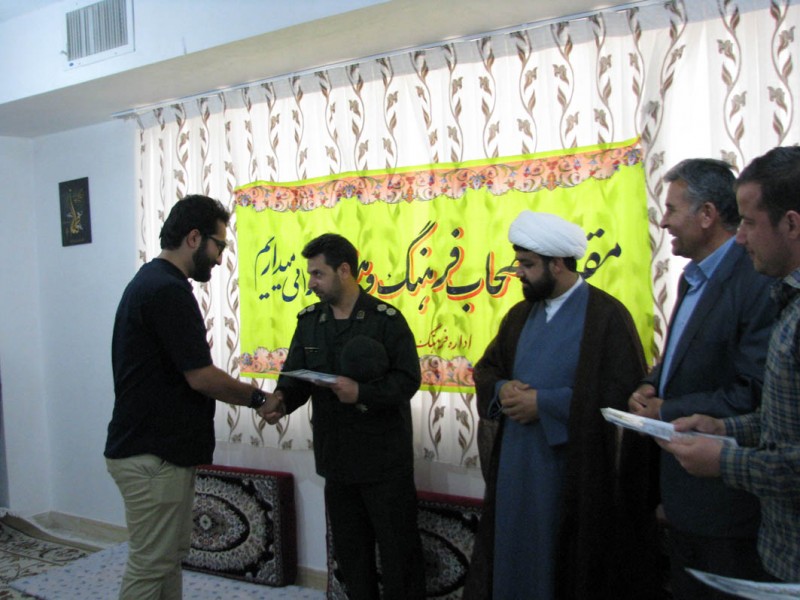 در مراسمی از بازیگران و عوامل اجرایی نمایش پدرانه تجلیل شد+تصویر در مراسمی از بازیگران و عوامل اجرایی نمایش پدرانه تجلیل شد+تصویر