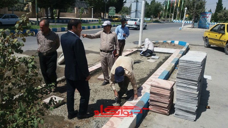 حدود 4500متر موزایک و جدول کاری در هرسین در دست انجام است/10هزار متر فضای سبز شهرستان چمن کاری می شود