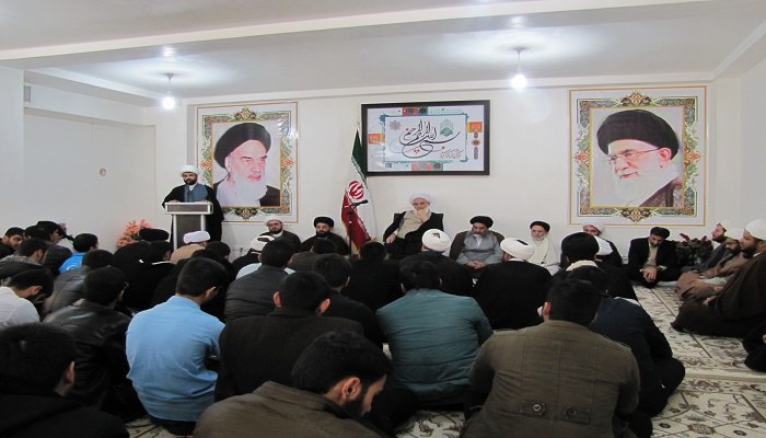 نماینده ولی فقیه در استان و امام جمعه کرمانشاه گفت:تمام دستورات دینی برای این است که انسان سالم بماند و وجود خود را حفظ نماید