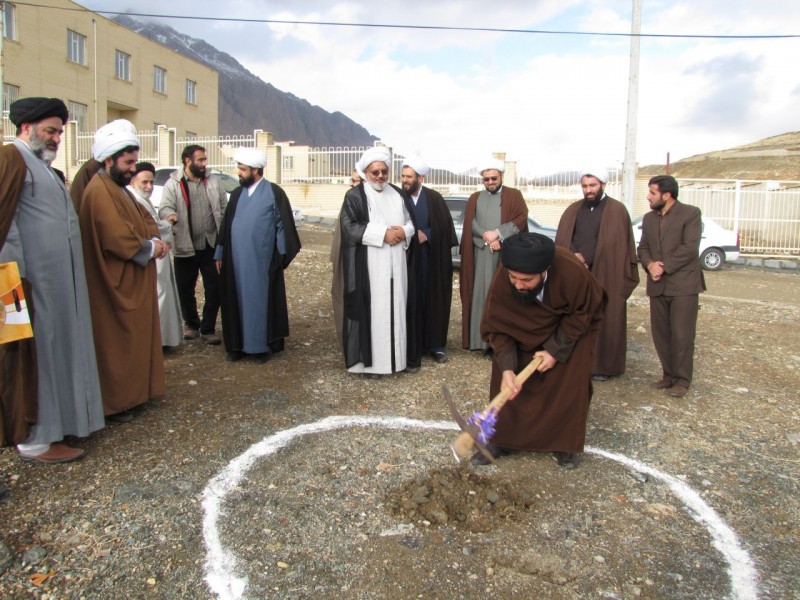 مراسم کلنگ زنی ساختمان جدید حوزه علمیه خواهران در هرسین 