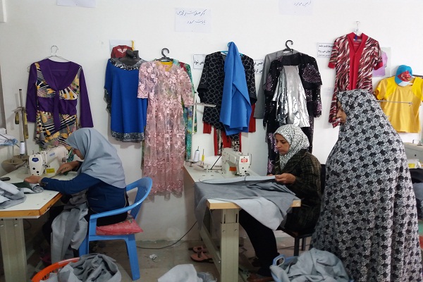 چرخ زندگی شاغلان یک کارگاه با حمایت بسیج به حرکت در آمد/ در هم تنیده شدن تار و پود اقتصاد مقاومتی در هرسین چرخ زندگی شاغلان یک کارگاه با حمایت بسیج به حرکت در آمد/ در هم تنیده شدن تار و پود اقتصاد مقاومتی در هرسین