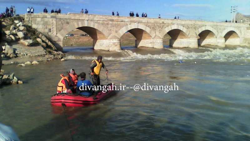 فرماندار هرسین : فراخوان یکصد نیروی امدادی هلال احمر از سراسر استان با تجهیزات کامل/ جسد غریق هنوز پیدا نشده است فرماندار هرسین : فراخوان یکصد نیروی امدادی هلال احمر از سراسر استان با تجهیزات کامل/ جسد غریق هنوز پیدا نشده است