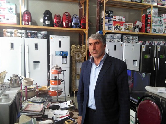 مردم توان خرید لازم را ندارند و این به این دلیل است که رکود در بازار حاکم است