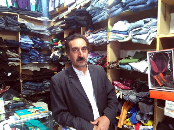 از 60واحد صنفی زیر مجموعه صنف پوشاک هرسین حدود هشت مورد تعطیلی داشته ایم/زمانی از بازار حمایت های خوبی میشد اما امروز  با  وام های 22درصد از ورشکستگی جلوگیری می کنیم  از 60واحد صنفی زیر مجموعه صنف پوشاک هرسین حدود هشت مورد تعطیلی داشته ایم/زمانی از بازار حمایت های خوبی میشد اما امروز  با  وام های 22درصد از ورشکستگی جلوگیری می کنیم