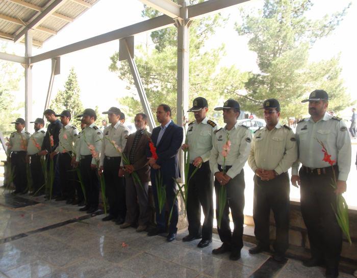 مراسم عطر افشاني و گلباران مزار شهداي شهرستان هرسين +تصویر