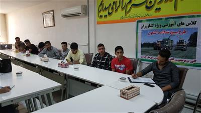 برگزاری سه دوره آموزشی پرورش قارچ و زنبور عسل در جهاد کشاورزی هرسین