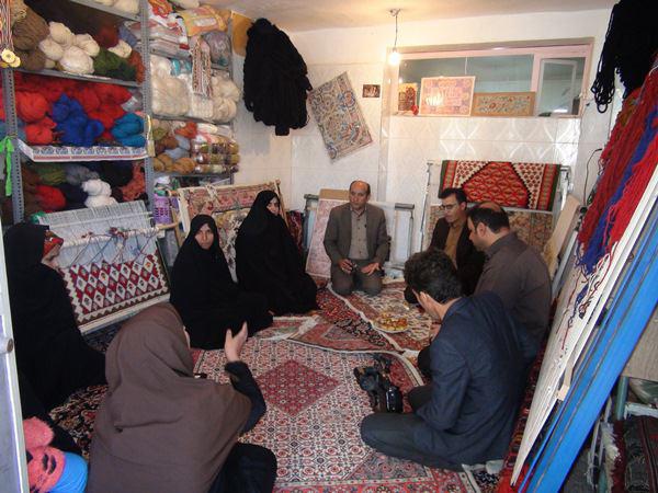 میرزا حسینی: وجود دلالان ، نبود سرمايه و عدم حمايت مالي مهمترين آسيب های حوزه فرش در هرسين است