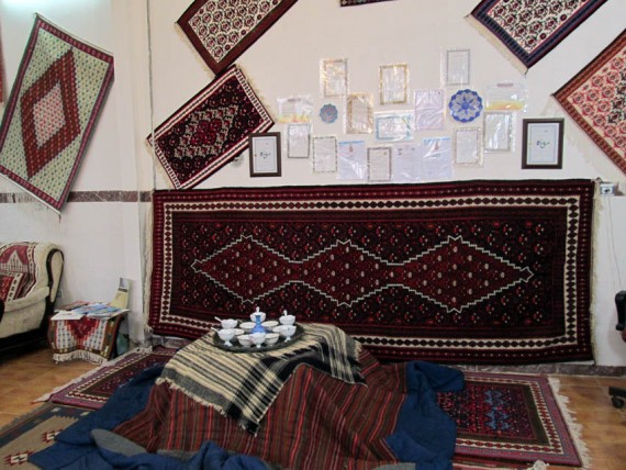 گلیم هرسین، تار و پودی در هم آمیخته از ذوق و هنر مردم این دیار /ظرفیت اشتغالزایی که نیازمند توجه بین از پیش است گلیم هرسین، تار و پودی در هم آمیخته از ذوق و هنر مردم این دیار /ظرفیت اشتغالزایی که نیازمند توجه بین از پیش است