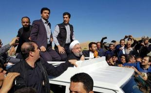 دیوار بین مردم و روحانی/ سخنان رئیس جمهور با اعتراض ناتمام ماند + فیلم و عکس