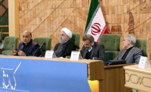 رئیس جمهور: مردم مثل زمان مهاجرین و انصار به هم اسکان بدهند/ وزیر بهداشت: احتمال افزایش آمار قربانیان زلزله کرمانشاه وجود دارد