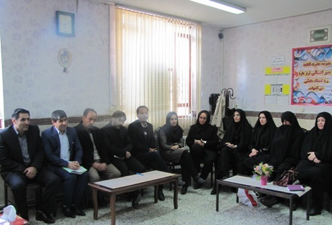 مدیران وظیفه بررسی ،تجزیه وتحلیل روند آموزشی دانش اموزان را دارند