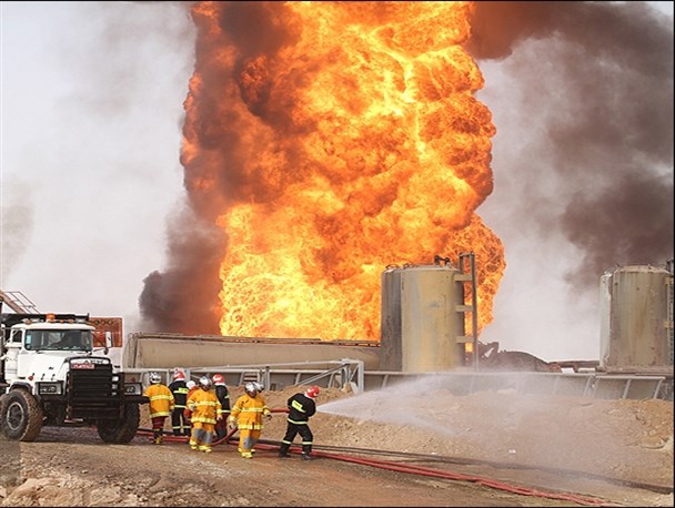 49 روز گذشت؛ شعله ها همچنان زبانه می کشند/ خسارت روزانه 1 میلیون دلار در پی آتش سوزی یک چاه نفتی/ ورود مجلس به پرونده اتش سوزی در چاه رگ سفید