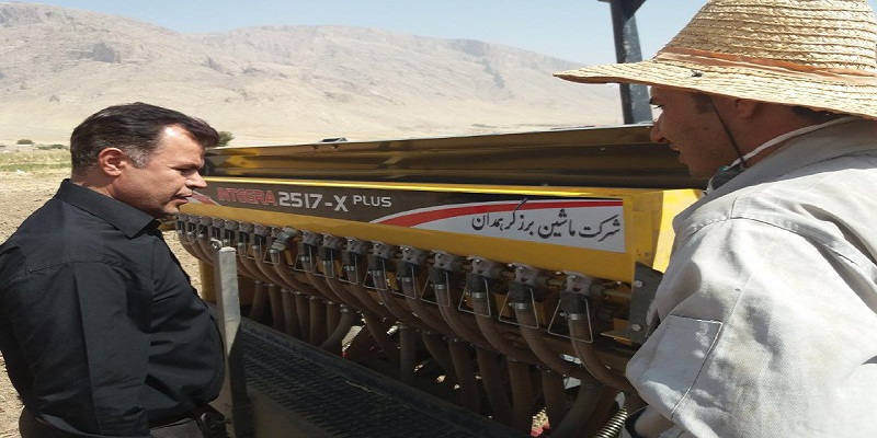 جذب 8دستگاه ریزکارنده و بذرکار با هزینه 2میلیارد و پانصد و چهل میلیون ریال در هرسین 