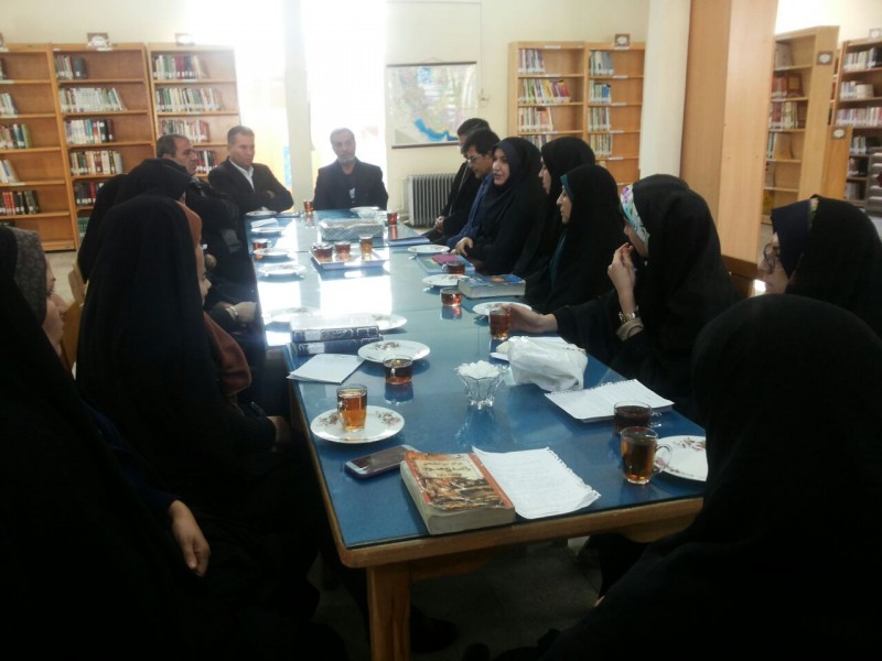 نشست کتابخوان در کتابخانه عمومی شهدای محراب برگزار شد