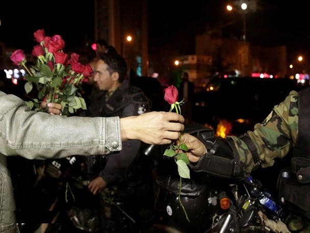 خشونت نیروهای امنیتی دنیا مقابل معترضان و رافت نیروی انتظامی ایران مقابل اغتشاشگران+فیلم و عکس