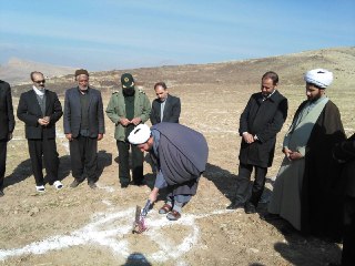 مراسم کلنگ زنی مسجد امام هادی(ع) در روستای سرماج کرمی هرسین برگزار شد