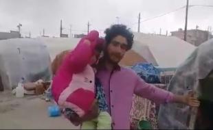 توضیح شهروند سرپل ذهابی درباره ویدیویی که از تلاش او برای آتش زدن چادر خود منتشر شد