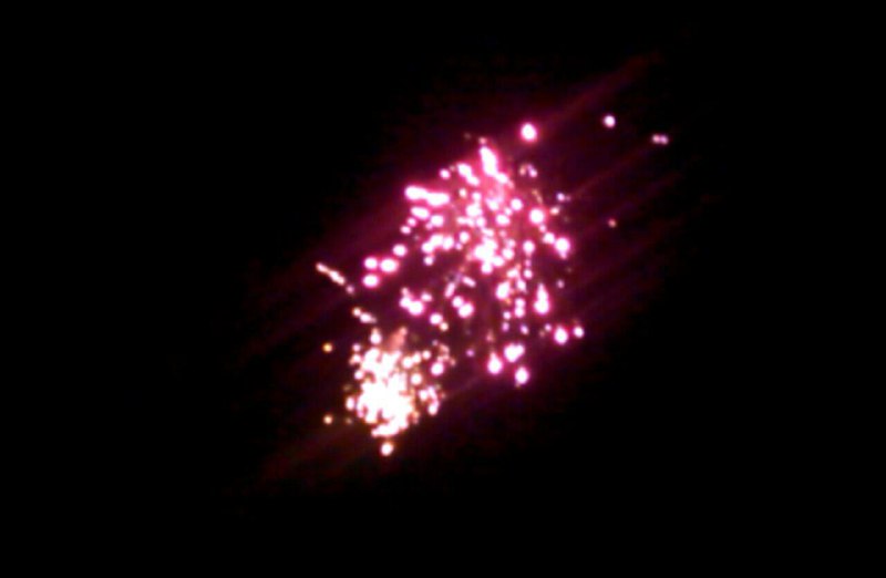 طنین گلبانگ الله اکبر و نورافشانی در آسمان هرسین+فیلم و عکس