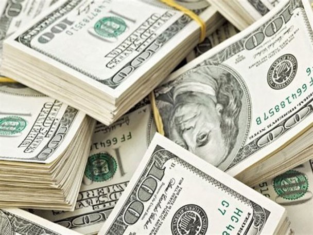دلار به قیمت ۴۲۰۰ برای همه گروه‌ها عرضه می شود/جهانگیری: عرضه دلار بالاتر از ۴۲۰۰ تومان مشمول قاچاق است