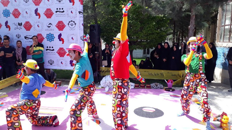 آغاز نمایش های اولین جشنواره منطقه ای تئاتر خیابانی هرسین+تصویر آغاز نمایش های اولین جشنواره منطقه ای تئاتر خیابانی هرسین+تصویر