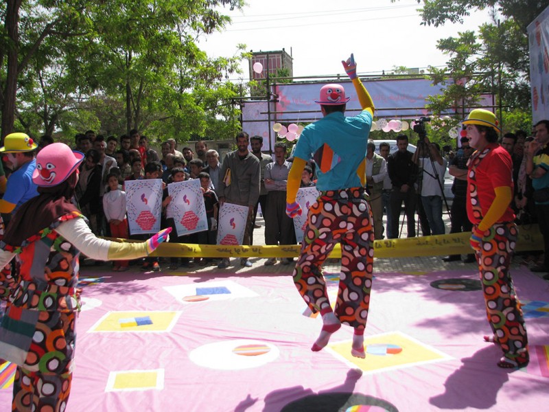 تصاویری از اولین جشنواره تئاتر خیابانی هرسین تصاویری از اولین جشنواره تئاتر خیابانی هرسین