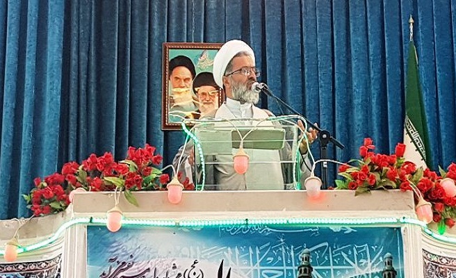 با کوتاه آمدن مقابل استکبار راه به جایی نمی بریم / برخی ها گفتند امضای جان کری تضمین است، الان بروید و تضمین آنرا پیدا کنید