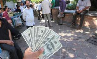 قلب شهر در قبضه سوداگران "دلار"