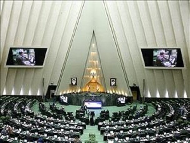 جمع آوری امضاء برای استیضاح سه وزیر در مجلس