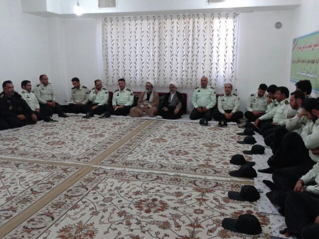 دیدار پرسنل نیروی انتظامی با امام جمعه هرسین