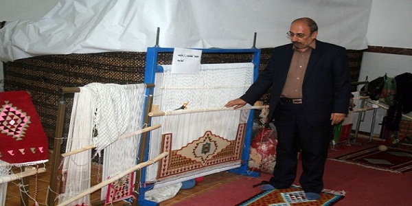 گفتگوی اختصاصی با فیروز ناصری هرسینی/ دل چن مستندی است از تکنیک های بافت گلیم هرسین گفتگوی اختصاصی با فیروز ناصری هرسینی/ دل چن مستندی است از تکنیک های بافت گلیم هرسین