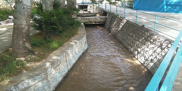 کدورت غیر منتظره آب در تنها منبع آب شرب هرسین/ تأمین منبع دوم آب شرب هرسین ضرورتی انکارناپذیر است+فیلم