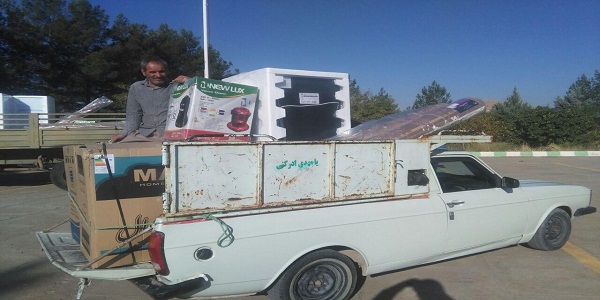 اهداء 30سری جهیزیه اهدایی مقام معظم رهبری به نوعروسان هرسینی