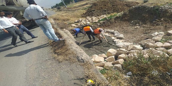 تعریض دودهانه پل بتنی در بخش بیستون تعریض دودهانه پل بتنی در بخش بیستون