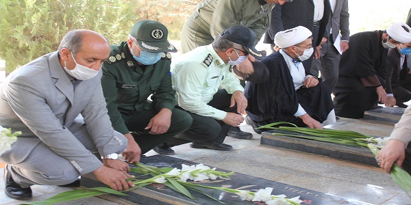 مراسم غبارروبی مزار شهدا در هرسین+تصویر مراسم غبارروبی مزار شهدا در هرسین+تصویر
