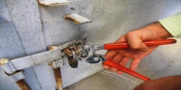 تعطیلی 35 واحد صنفی در هرسین برای پشیگیری از شیوع کرونا  