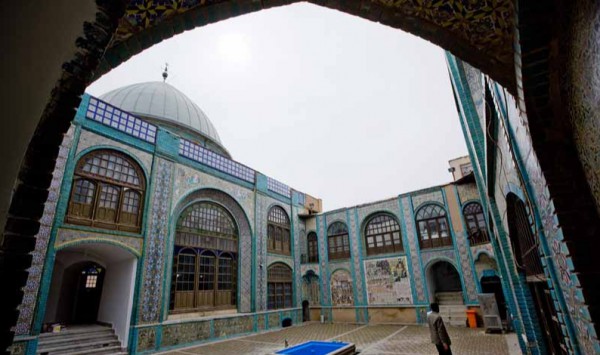 ترکش های ابتذال بر پیکر یک تکیه تاریخی و مذهبی