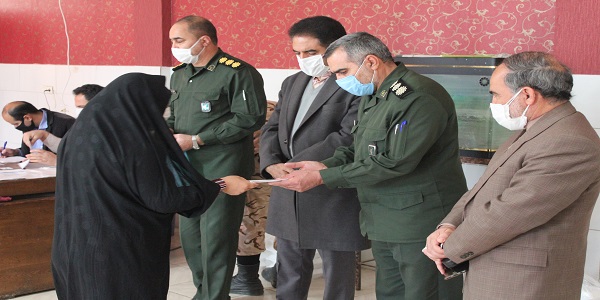 توزیع 90کارت هدیه به همراه 360پرس غذای گرم در بین نیازمندان در هرسین توزیع 90کارت هدیه به همراه 360پرس غذای گرم در بین نیازمندان در هرسین