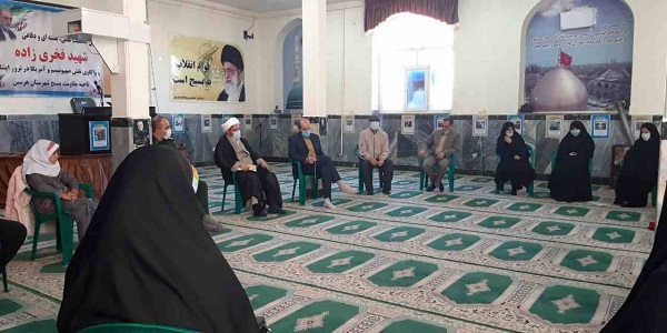 مراسم عصر شعر (سروده ای برای سردار) و نمایشگاه تصویری در هرسین برگزار شد مراسم عصر شعر (سروده ای برای سردار) و نمایشگاه تصویری در هرسین برگزار شد