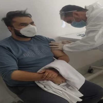 تزریق 100دوز واکسن کرونا با اولویت پرسنل و پزشکان بخش کرونا در هرسین