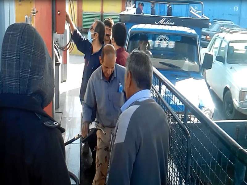 وضعیت سوخت رسانی جایگاه های سوخت در هرسین عادی است/ بر اساس اخبار اعلام شده سیستم آنلاین تا ظهر امروز برقرار میشود وضعیت سوخت رسانی جایگاه های سوخت در هرسین عادی است/ بر اساس اخبار اعلام شده سیستم آنلاین تا ظهر امروز برقرار میشود