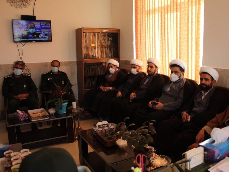 دیدار رئیس اداره تبلیغات و مدیر مدرسه علمیه امام خمینی (ره) هرسین با فرمانده سپاه ناحیه