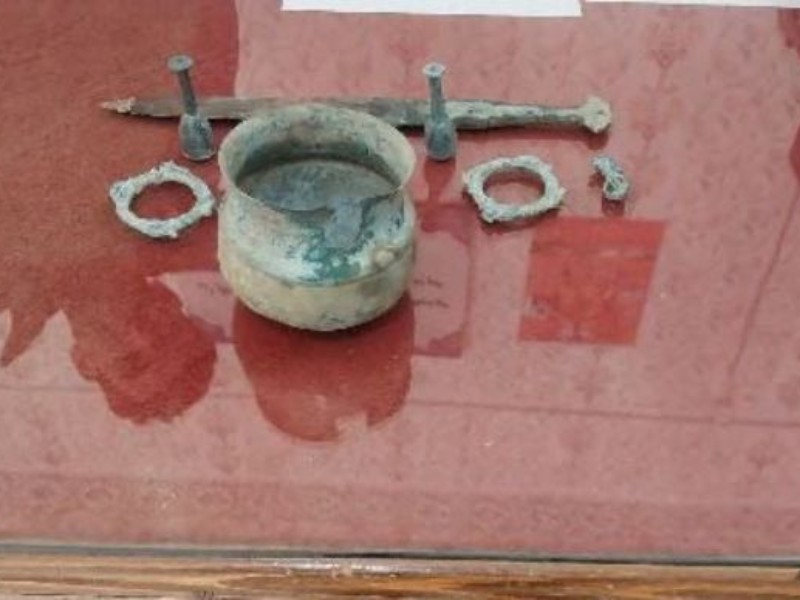 عتیقه های هزاره اول توسط پلیس"هرسین"  کشف شد