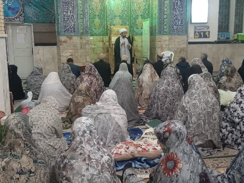پایان سه روز اعتکاف و بندگی در مساجد هرسین پایان سه روز اعتکاف و بندگی در مساجد هرسین