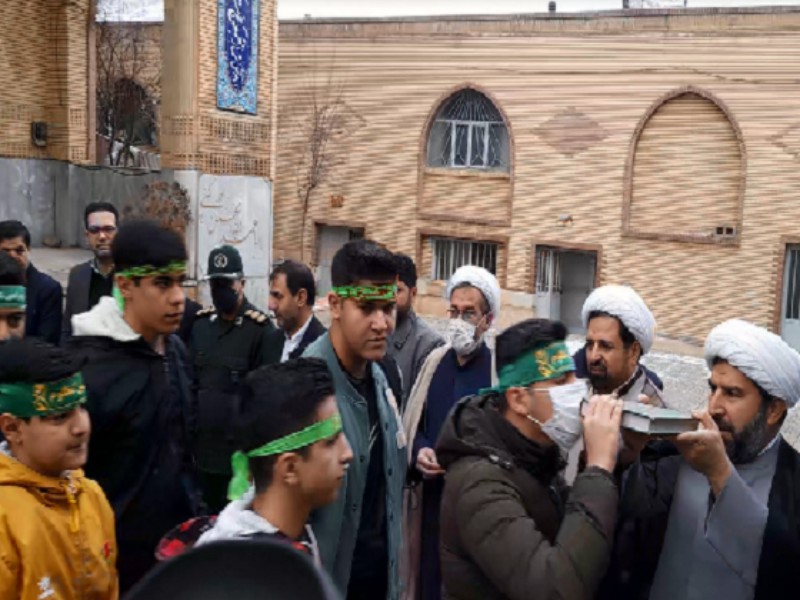 عزام150 نفر از دانش آموزان هرسین به مناطق عملیاتی غرب کشور عزام150 نفر از دانش آموزان هرسین به مناطق عملیاتی غرب کشور