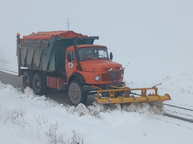 بازگشایی راههای روستایی بخش مرکزی شهرستان هرسین