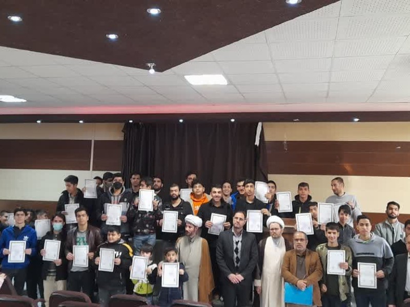 اختتامیه دوره آموزشی مداحی نوگلان حسینی در هرسین اختتامیه دوره آموزشی مداحی نوگلان حسینی در هرسین