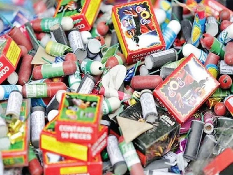 کشف بیش از ۱۴۰۰۰ هزار عدد مواد محترقه در هرسین کشف بیش از ۱۴۰۰۰ هزار عدد مواد محترقه در هرسین