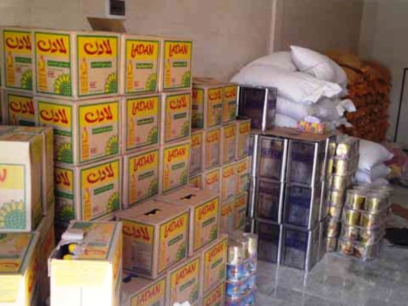 توزیع روغن های احتکار شده در هرسین با دستور قضایی توزیع روغن های احتکار شده در هرسین با دستور قضایی